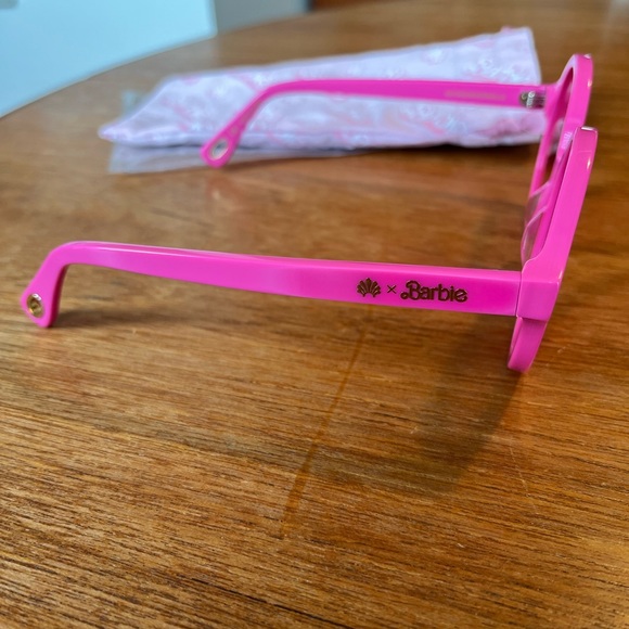 Lele Sadoughi x Barbie Hot Pink Oversized Round Sunglasses NWT - Picture 3 of 14
